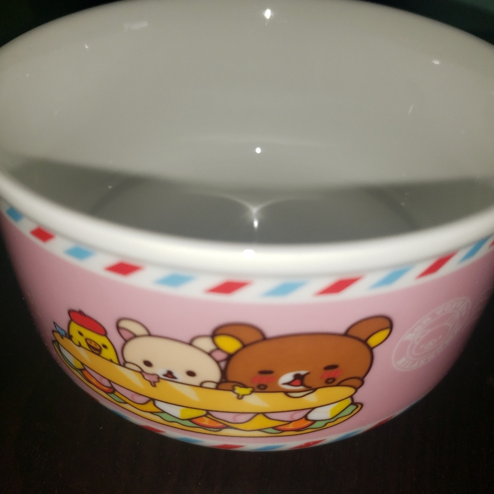 Set of bowls with bear cartoon
